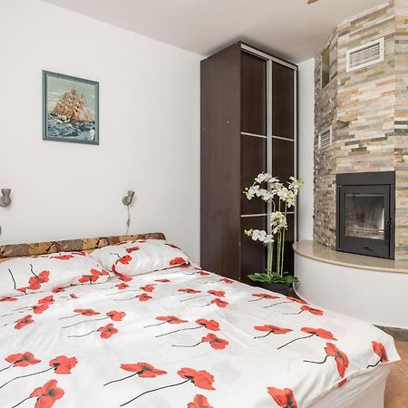 1 Bedroom Beautiful Apartment In Vrh Vrh  Exterior foto