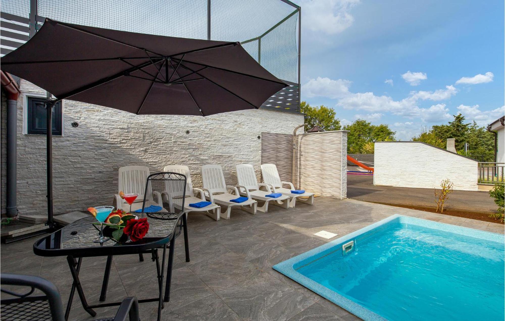 1 Bedroom Beautiful Apartment In Vrh Vrh  Exterior foto