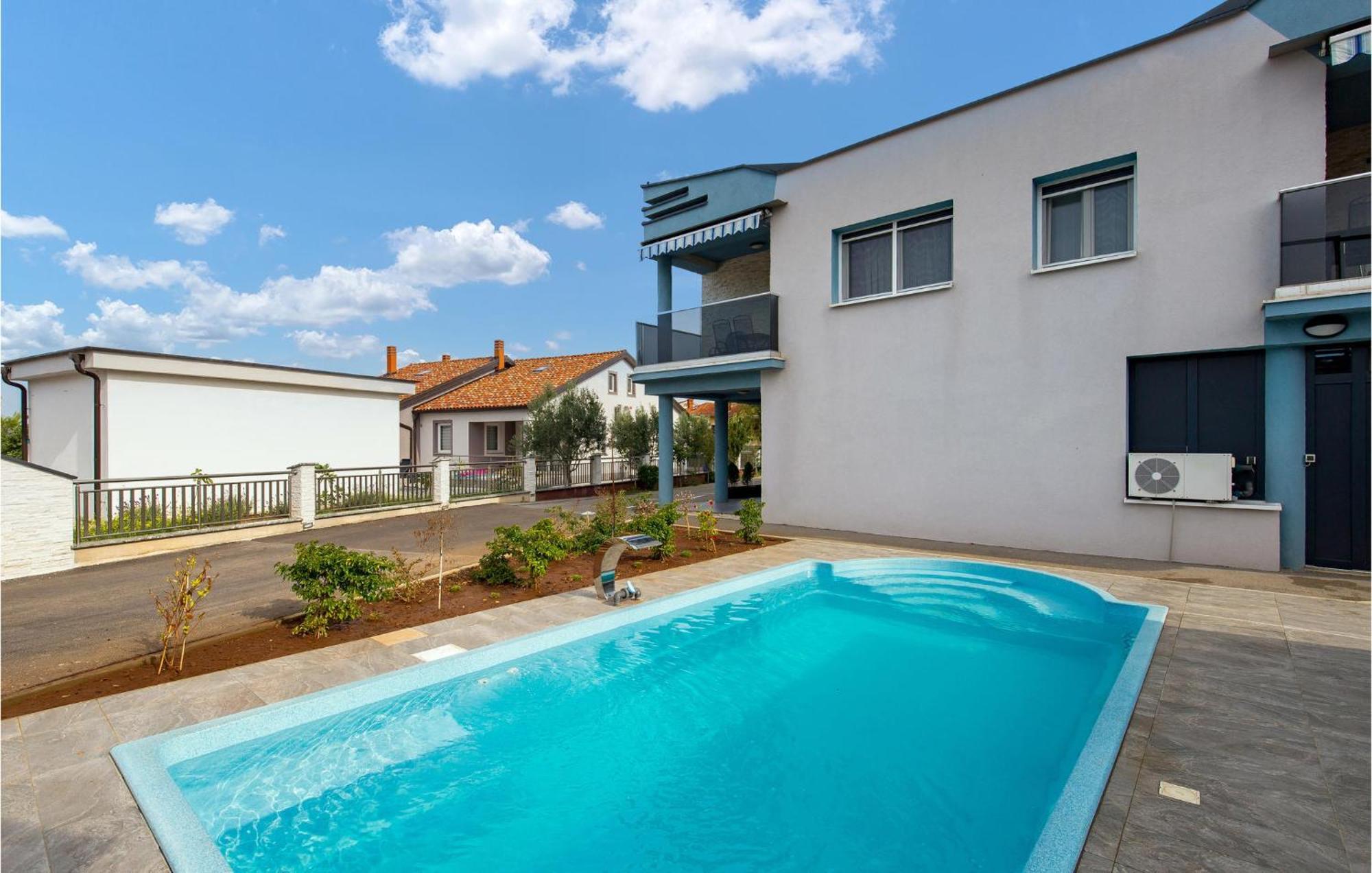 1 Bedroom Beautiful Apartment In Vrh Vrh  Exterior foto