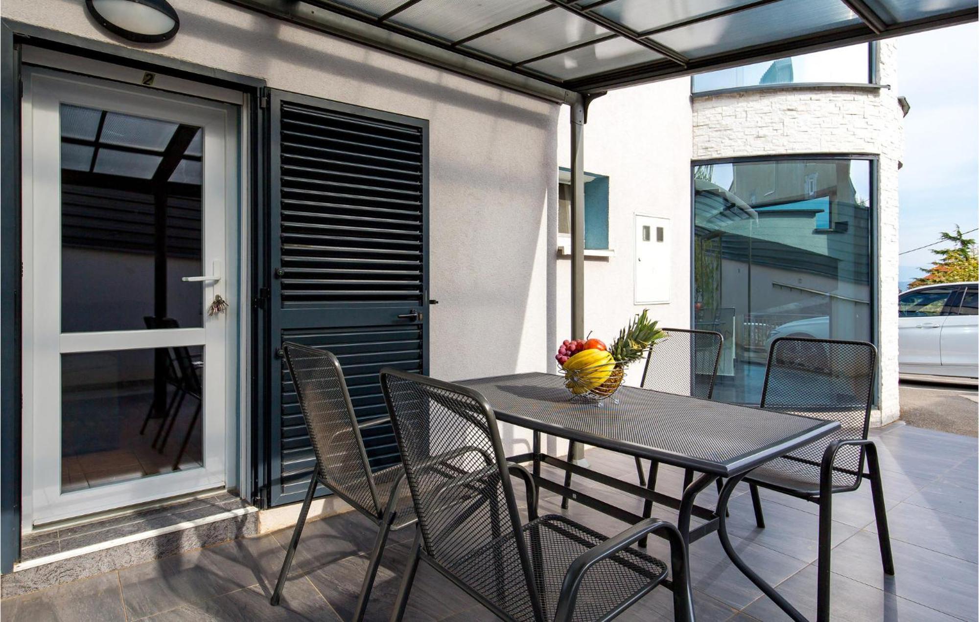 1 Bedroom Beautiful Apartment In Vrh Vrh  Exterior foto